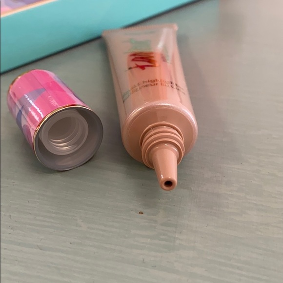 Tarte PRO Glow - Picture 3 of 3